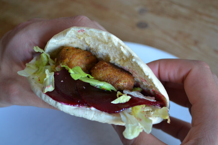 pita broodjes met falafel